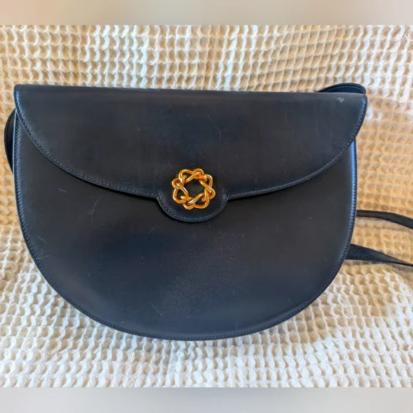 🌟40% OFF SALE Salvatore Ferragamo Rare Vintage Black Leather Crossbody Bag - Picture 2 of 6